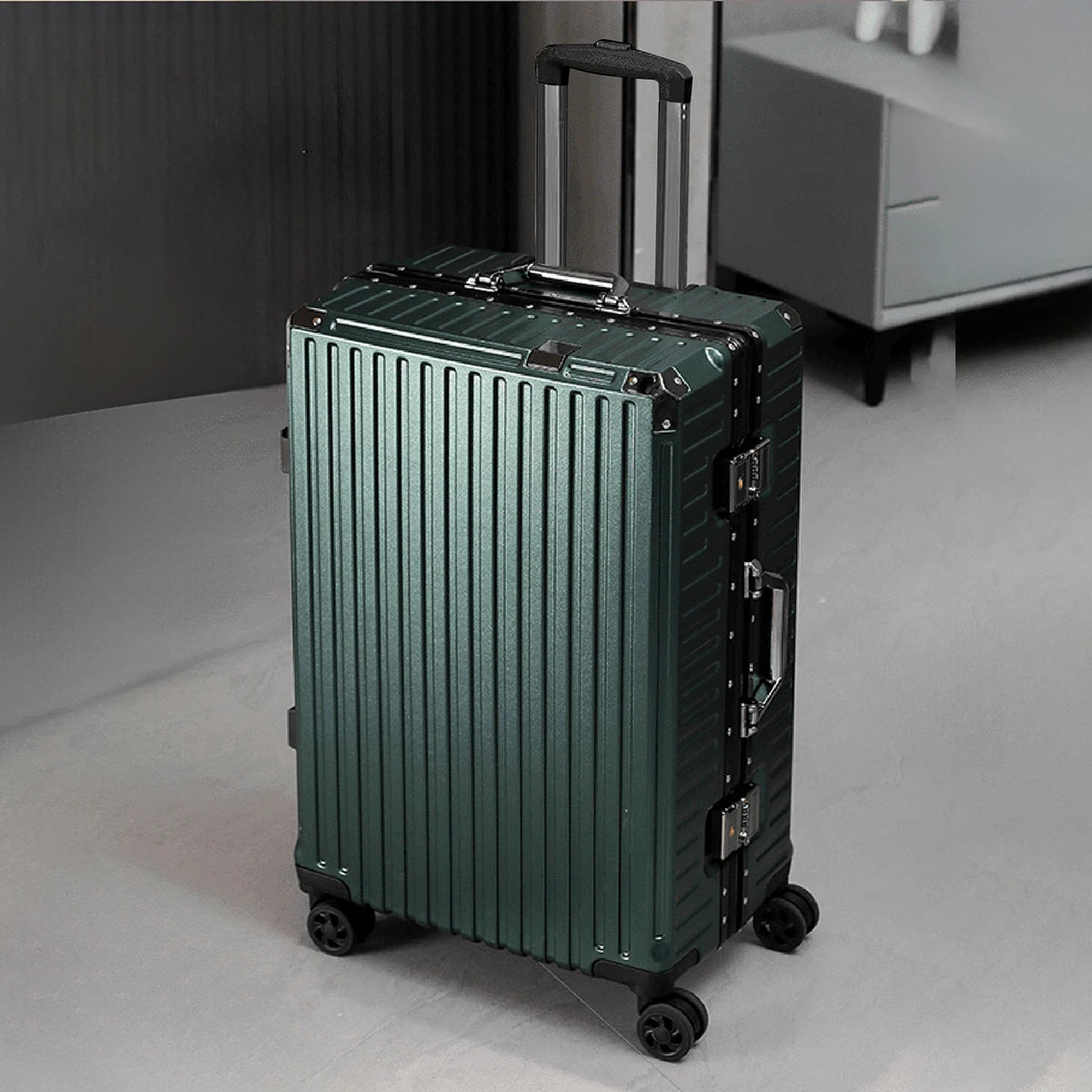 Trolley Luggage 20 24 26 28" Aluminum Frame Rolling Luggage USB