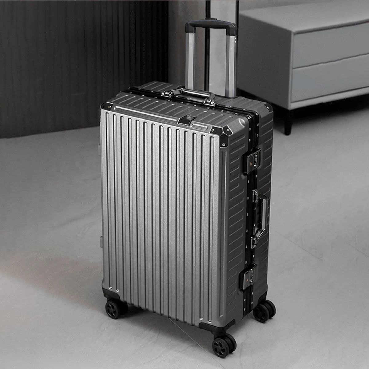 Trolley Luggage 20 24 26 28" Aluminum Frame Rolling Luggage USB